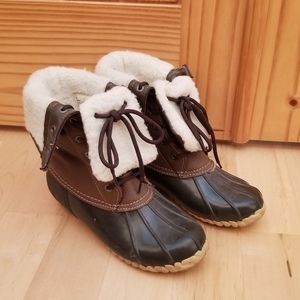 Duck boots